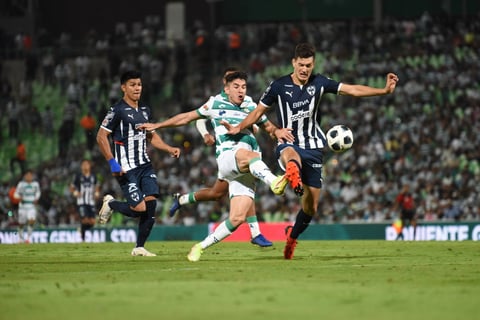 Rayados se impone de visitante ante Santos Laguna