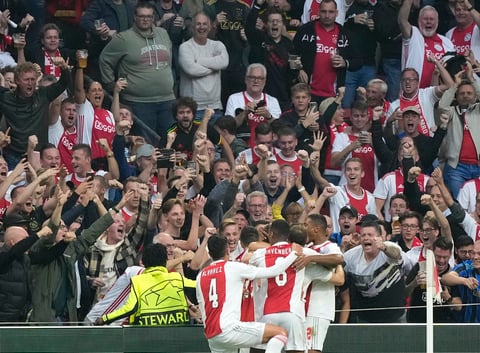 Ajax continúa en gran momento y gana en Champions League en la J2