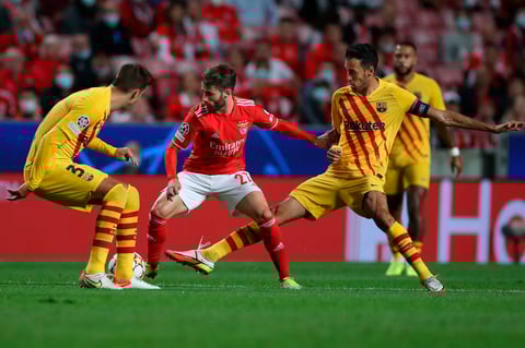 Benfica se muestra superior y derrota al Barcelona