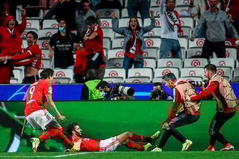 Benfica se muestra superior y derrota al Barcelona