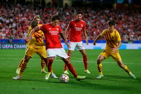 Benfica se muestra superior y derrota al Barcelona