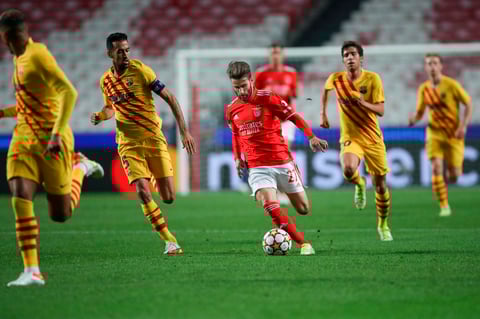 Benfica se muestra superior y derrota al Barcelona