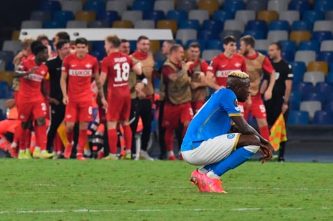 Napoli cae pese a gol tempranero; Tottenham gana