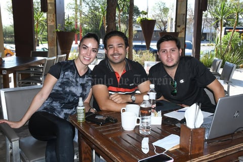 01102021 Luisa Martínez, Javier Rodríguez y Ceci.