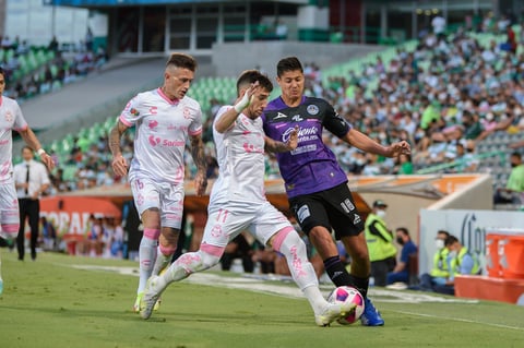 En deslucido juego, Santos derrota al Mazatlán FC y vuelve a puestos de reclasificación