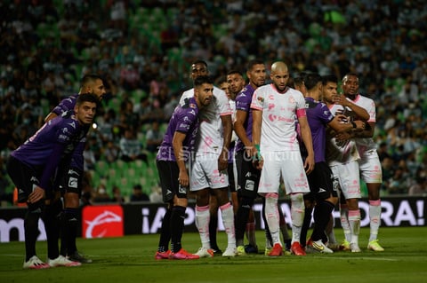 En deslucido juego, Santos derrota al Mazatlán FC y vuelve a puestos de reclasificación