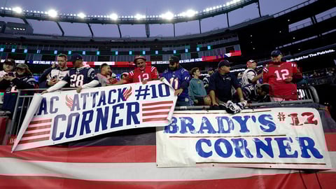 Llegó a Nueva Inglaterra con un cargamento de pases de touchdown, victorias y campeonatos.