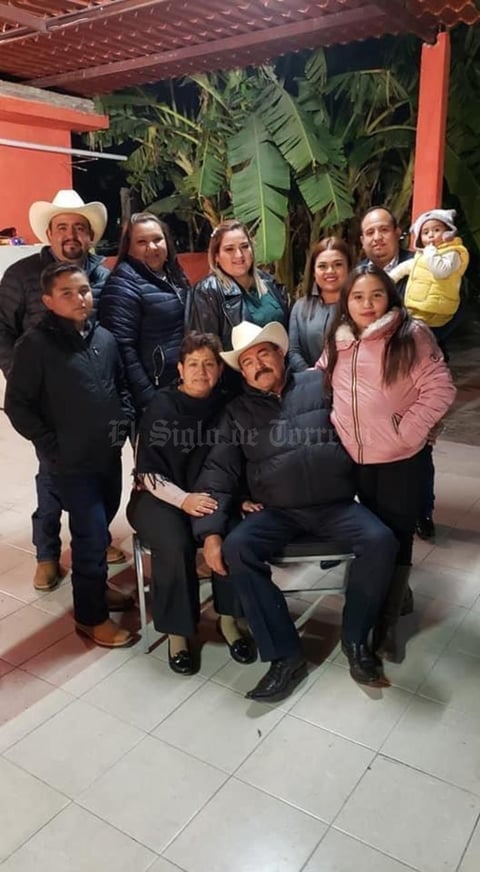 18102021 CELEBRA KENIA NATHALY SUS 29.  Sinuhé, Paty, Orlando, Yareli, Irving, Natalia, Camila, Camilo y Ernestina.