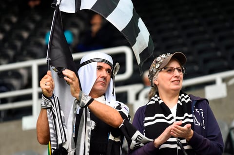 Algunos aficionados se han vestido los últimos días con turbantes y chilabas para celebrar la compra del equipo