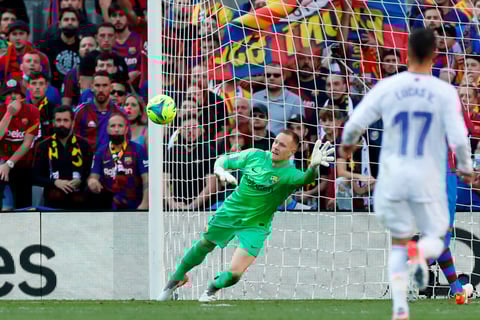 Real Madrid se lleva el clásico español ante el Barcelona en el Camp Nou