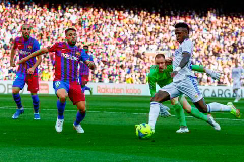Real Madrid se lleva el clásico español ante el Barcelona en el Camp Nou