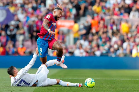 Real Madrid se lleva el clásico español ante el Barcelona en el Camp Nou