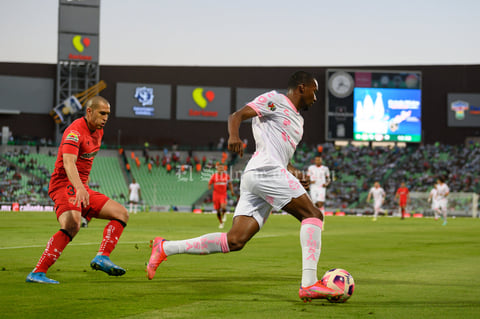 Con gol de Eduardo Aguirre, Santos Laguna rescata el empate ante Toluca