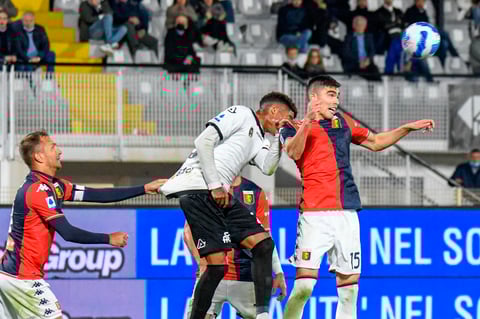 Con Johan Vásquez de titular, Genoa empata ante el Spezia en el derbi de la región Liguria
