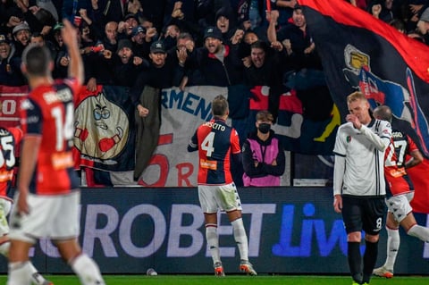 Con Johan Vásquez de titular, Genoa empata ante el Spezia en el derbi de la región Liguria
