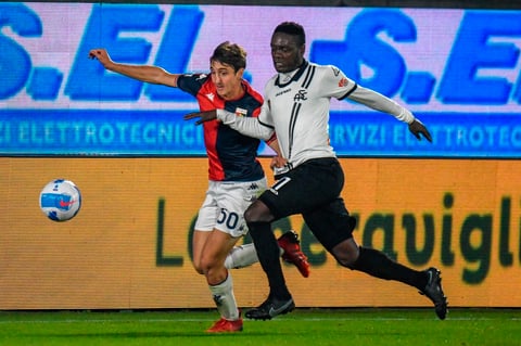 Con Johan Vásquez de titular, Genoa empata ante el Spezia en el derbi de la región Liguria