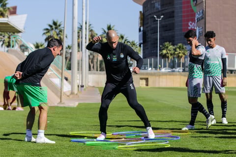 Último entrenamiento de Santos antes de visitar al Querétaro en la J16