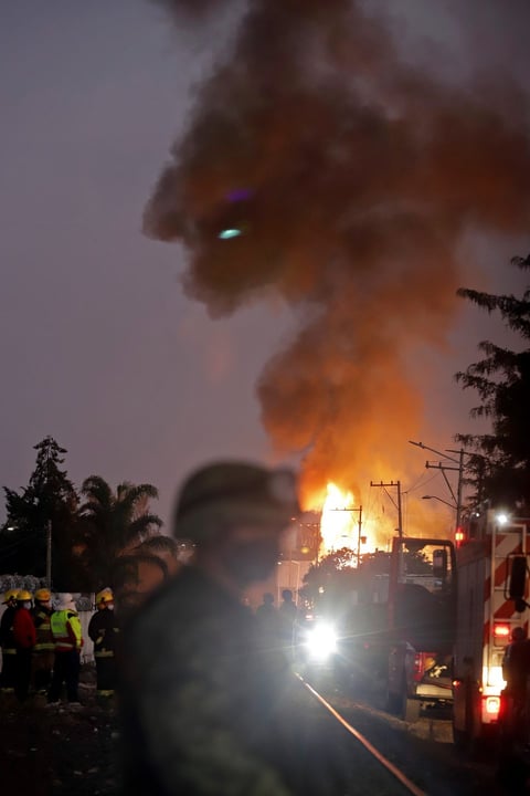 Cifra de heridos sube a 15 por explosión de toma clandestina en Puebla
