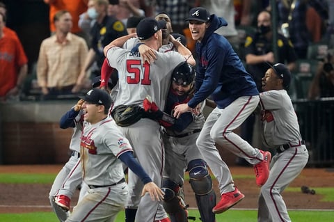 Bravos de Atlanta ganan la Serie Mundial por primera vez desde 1995