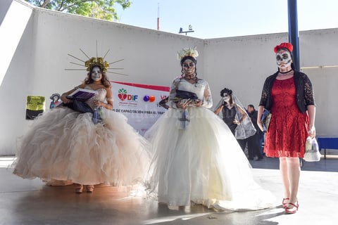 03112021 TRADICIÓN.  Celebran el Día de Muertos con concurso de catrinas.