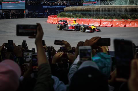 El mexicano emocionó a más de 100 mil aficionados presentes en el Show Run 