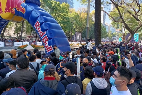 El mexicano emocionó a más de 100 mil aficionados presentes en el Show Run 