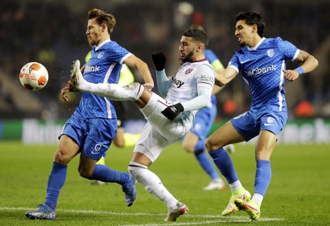 West Ham deja escapar victoria ante el Genk de Gerardo Arteaga