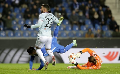 West Ham deja escapar victoria ante el Genk de Gerardo Arteaga