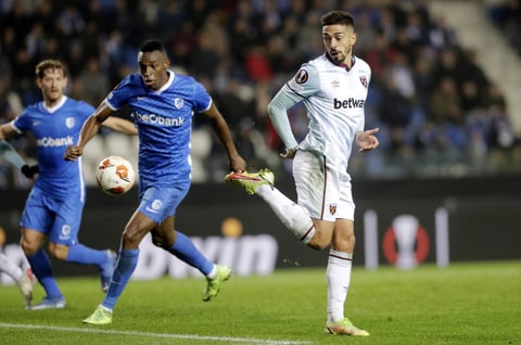 West Ham deja escapar victoria ante el Genk de Gerardo Arteaga