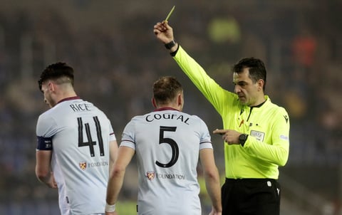 West Ham deja escapar victoria ante el Genk de Gerardo Arteaga