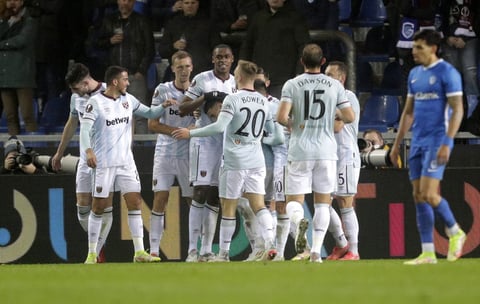 West Ham deja escapar victoria ante el Genk de Gerardo Arteaga