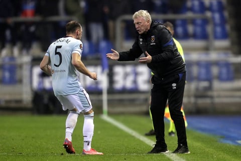 West Ham deja escapar victoria ante el Genk de Gerardo Arteaga