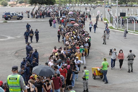 Al menos 100 mil personas despiden en Brasil a la cantante Marília Mendonça
