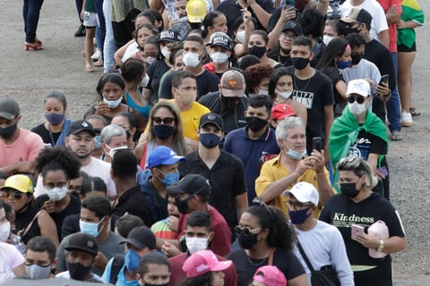 Al menos 100 mil personas despiden en Brasil a la cantante Marília Mendonça