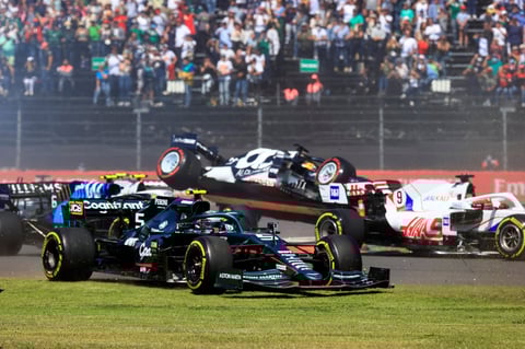 'Checo' Pérez conquista el tercer lugar en Gran Premio de México