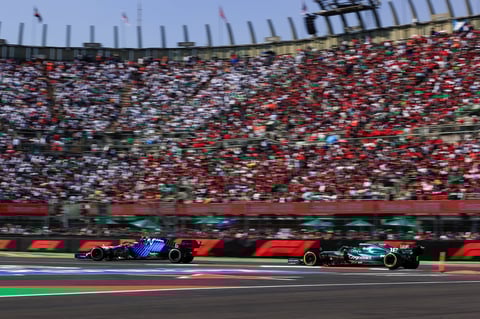 'Checo' Pérez conquista el tercer lugar en Gran Premio de México