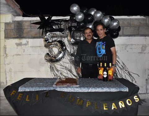 07112021 CELEBRA SU CUMPLEAñOS.  Eduardo Amozurrutia Carson junto a su hermano Paco.