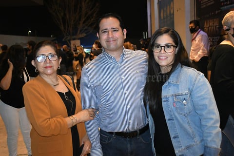 15112021 Alejandra González, Alejandro Flores y Gabriela González.