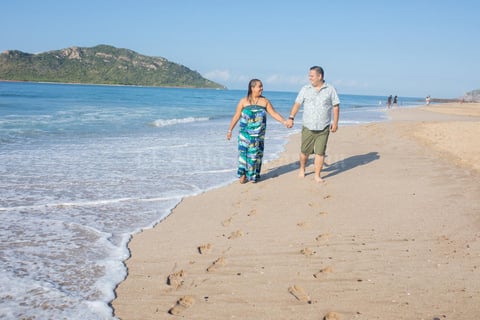 14112021 CELEBRAN SU LUNA DE MIEL.  Tania de León Sifuentes y César Jesús Valenzuela Chávez en las bellas playas de mazatlán.