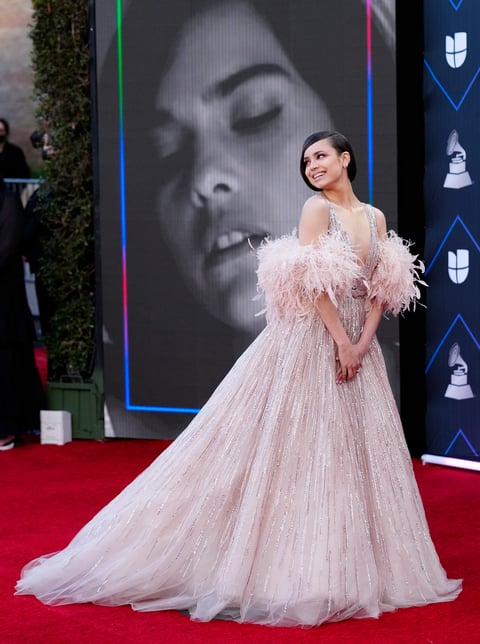 Danna Paola, Mon Laferte, Bella Thorne y más estrellas llenan de glamour a la 'red carpet' del Latin Grammy