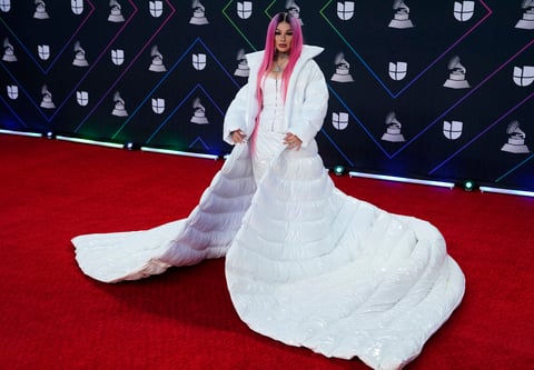 Danna Paola, Mon Laferte, Bella Thorne y más estrellas llenan de glamour a la 'red carpet' del Latin Grammy