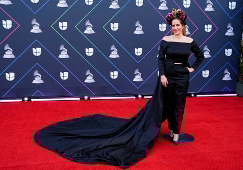 Danna Paola, Mon Laferte, Bella Thorne y más estrellas llenan de glamour a la 'red carpet' del Latin Grammy