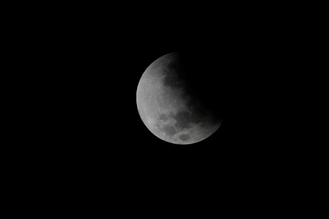Eclipse parcial de luna visto este viernes desde San Salvador
