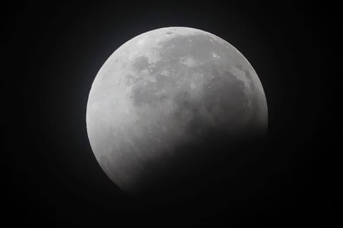 Eclipse lunar en la madrugada guatemalteca