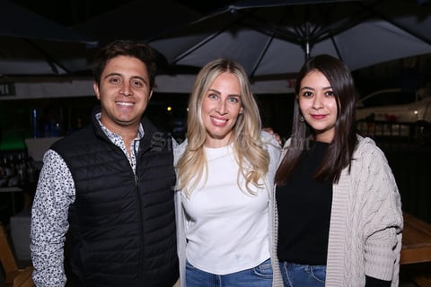 19112021 Héctor, Ana Victoria y Ana Maria.