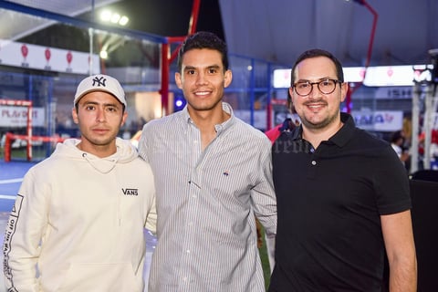 19112021 VIVEN EL PáDEL.  Víctor, Joel y Bejamín.