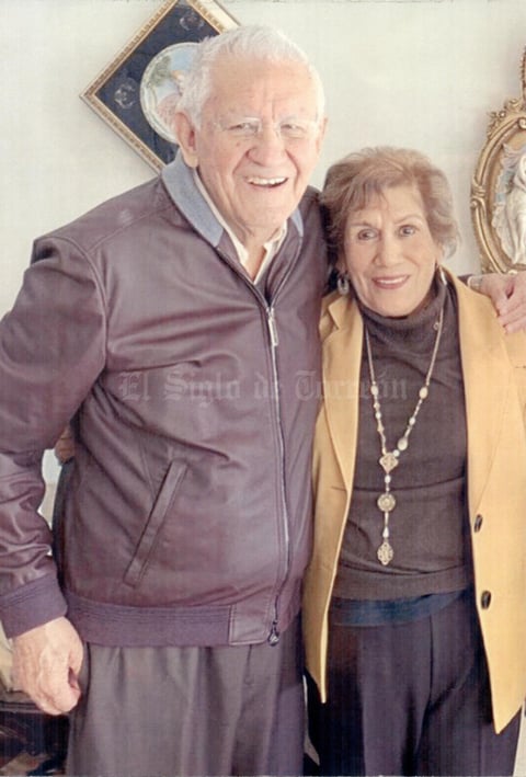 17112021 María del Socorro Enríquez Mestas celebra su cumpleaños 82 en compañía de su hermano Valente Enríquez Mestas.