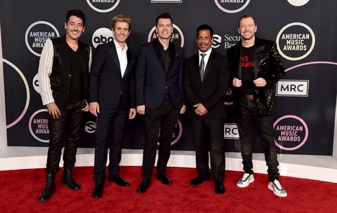 BTS, Olivia Rodrigo y más estrellas llegan a la alfombra roja de los American Music Awards 2021