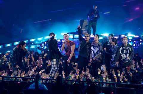 Así se vivió la presentación de BTS y Coldplay en los American Music Awards 2021