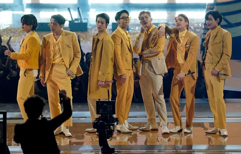 Así se vivió la presentación de BTS y Coldplay en los American Music Awards 2021